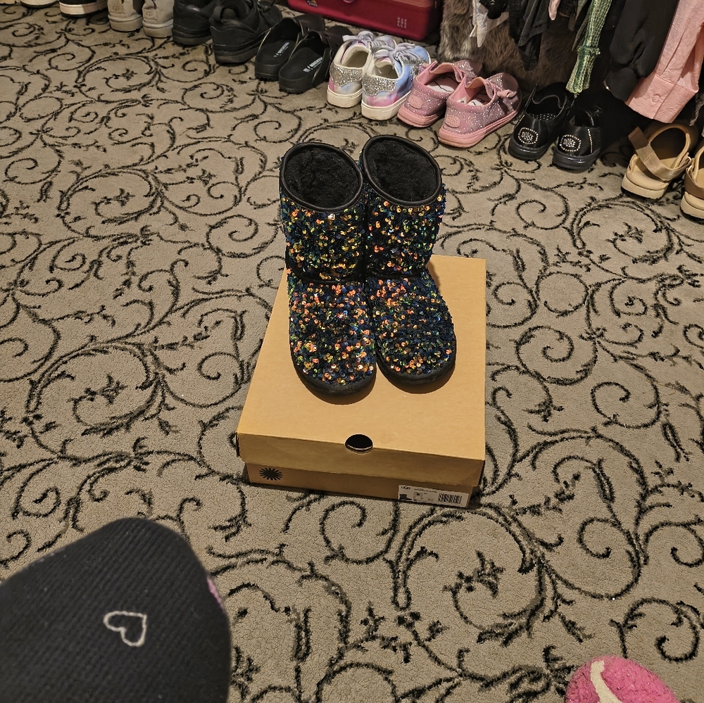 Ugg Sequin Kids Size 5 Also Fits Women's Size 7
